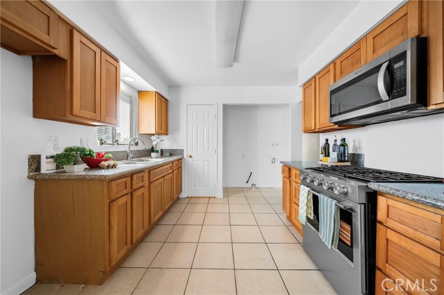 Detail Gallery Image 6 of 23 For 3144 Lashbrook Ave #4,  El Monte,  CA 91733 - 3 Beds | 1 Baths