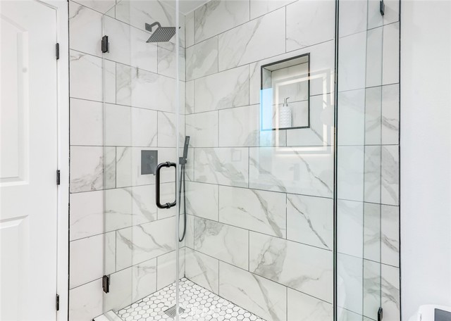 26 Seton, Irvine CA: https://media.crmls.org/medias/4624f5f1-c749-481b-8a95-d04c6aa7cafd.jpg