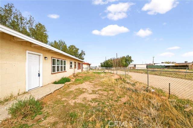 11389 Lee Ave., Adelanto CA: https://media.crmls.org/medias/4626643a-b78f-4314-897b-971b6c719e56.jpg