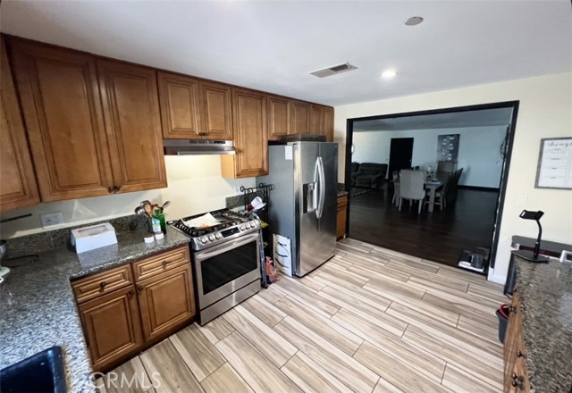 1019 W Arbutus Street, Compton CA: https://media.crmls.org/medias/4627407e-5da2-4986-bd53-900a1f352c7d.jpg