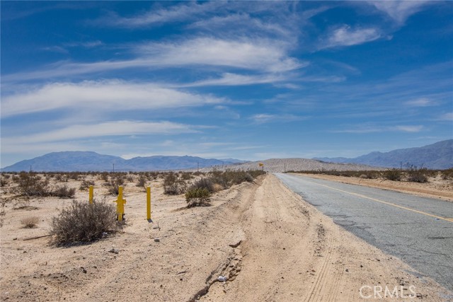 Detail Gallery Image 5 of 16 For 4300 Bagdad Hwy, Twentynine Palms,  CA 92277 - – Beds | – Baths