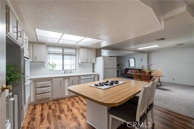 1195 La Moree Road, San Marcos CA: https://media.crmls.org/medias/462810c2-5e35-4924-a0c2-be92b7eea91a.jpg