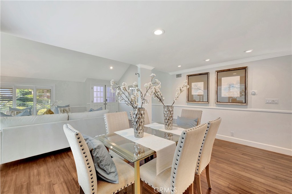 MLS #OC25183386 img 7