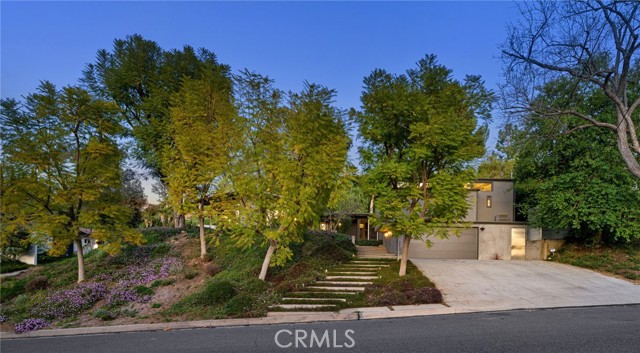Detail Gallery Image 48 of 51 For 4750 Poe Ave, Woodland Hills,  CA 91364 - 4 Beds | 4 Baths