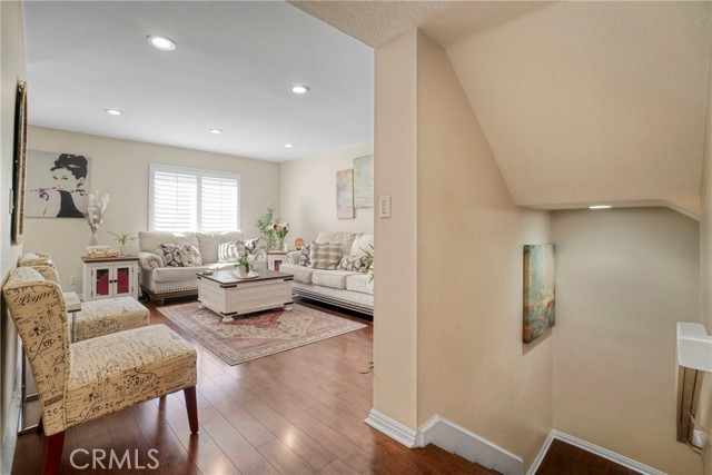 18730 Hatteras Street, Tarzana CA: https://media.crmls.org/medias/462944e0-faec-4cc4-a5a4-563aad4b35ce.jpg