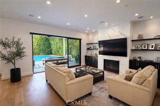 Detail Gallery Image 6 of 15 For 5510 Columbus, Sherman Oaks,  CA 91411 - 5 Beds | 4/1 Baths