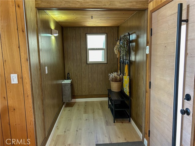 Detail Gallery Image 12 of 31 For 2484 Pine Dr, Running Springs,  CA 92382 - 2 Beds | 1 Baths