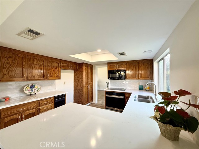 Detail Gallery Image 13 of 46 For 601 Las Arenas Ct, Bakersfield,  CA 93314 - 3 Beds | 2/1 Baths