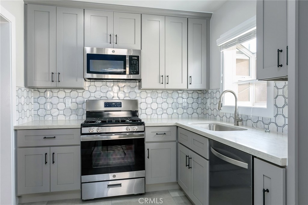 MLS #OC25147950 img 24