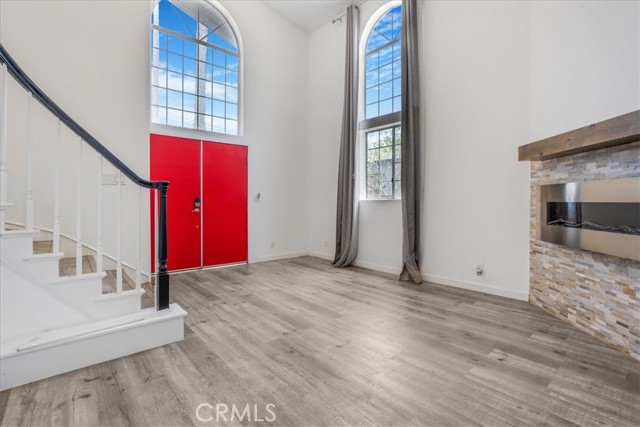 2481 S Bundy Drive, Los Angeles CA: https://media.crmls.org/medias/462bb811-8449-4335-9644-f564ace9c50e.jpg