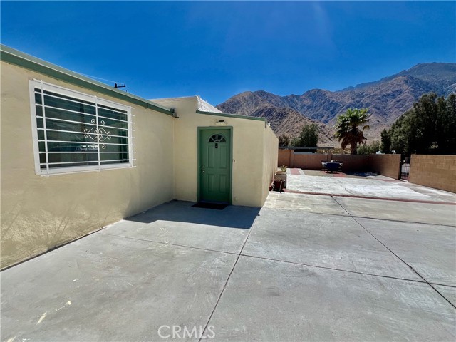 Detail Gallery Image 2 of 26 For 15845 La Vida Drive, Palm Springs,  CA 92262 - 2 Beds | 2 Baths