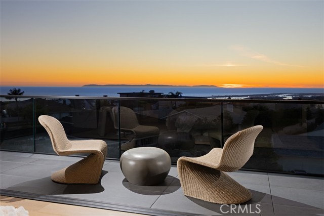 53 Montecito, Corona del Mar CA: https://media.crmls.org/medias/462c2345-ffed-4515-9ce9-9378e8c84e38.jpg
