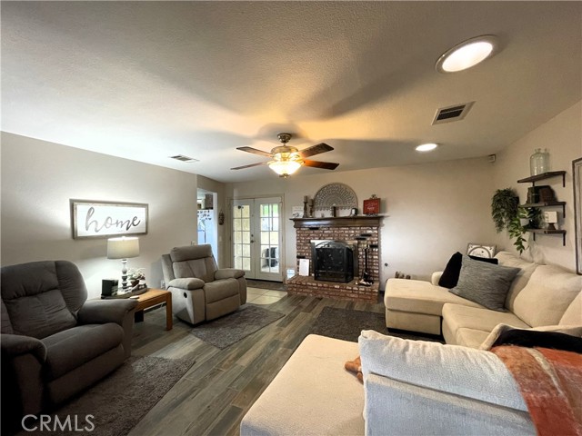Detail Gallery Image 7 of 56 For 18428 Siskiyou Rd, Apple Valley,  CA 92307 - 3 Beds | 2 Baths
