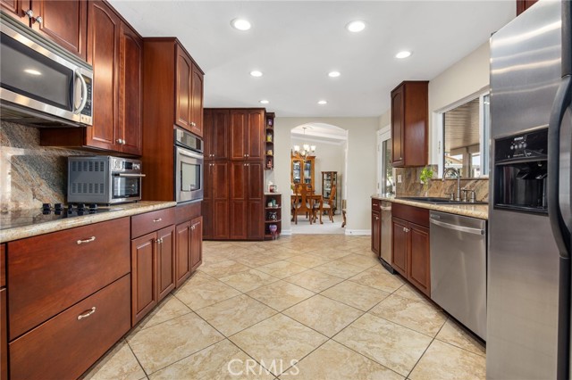 Detail Gallery Image 11 of 61 For 30176 Windward, Canyon Lake,  CA 92587 - 4 Beds | 2 Baths