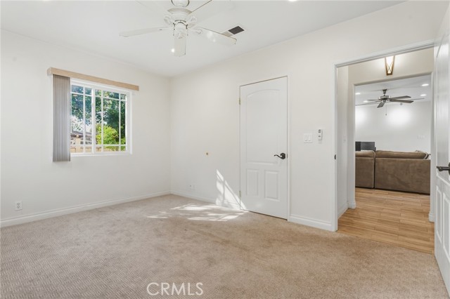 Detail Gallery Image 13 of 31 For 22639 Calvert St #F,  Woodland Hills,  CA 91367 - 1 Beds | 1 Baths