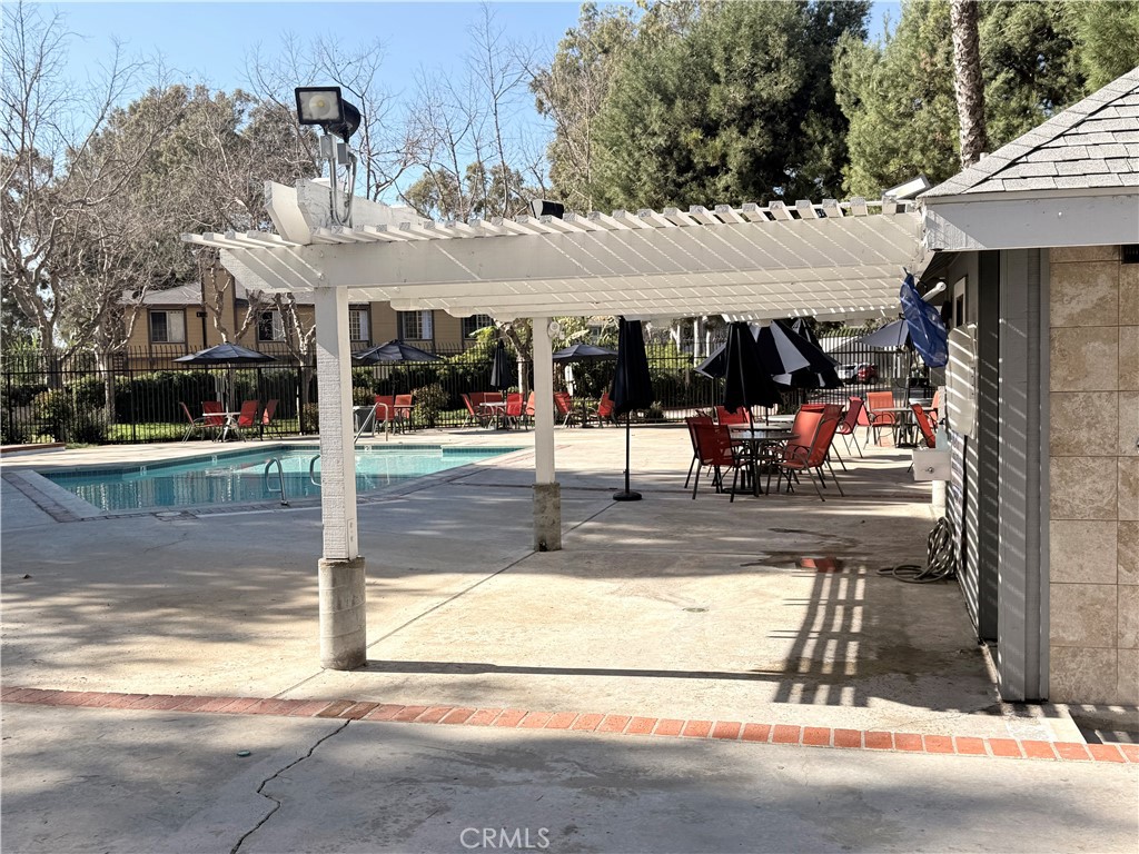 https://media.crmls.org/medias/462e69a0-2e27-4259-a946-b57c8db1a279.jpg?preset=X-Large