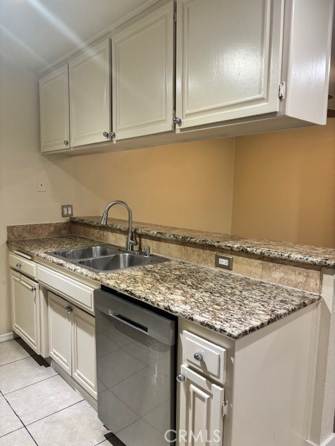 Detail Gallery Image 5 of 17 For 7035 Woodley #113,  Van Nuys,  CA 91406 - 2 Beds | 2 Baths