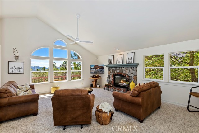 Detail Gallery Image 8 of 34 For 27696 St Bernard Ln, Lake Arrowhead,  CA 92352 - 3 Beds | 2/1 Baths