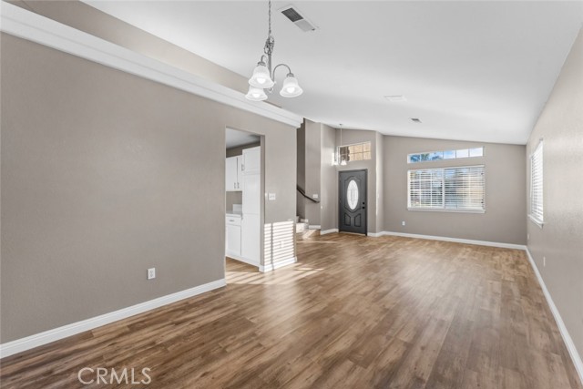 Detail Gallery Image 13 of 51 For 3910 Whirlwind Dr, Bakersfield,  CA 93313 - 3 Beds | 3 Baths