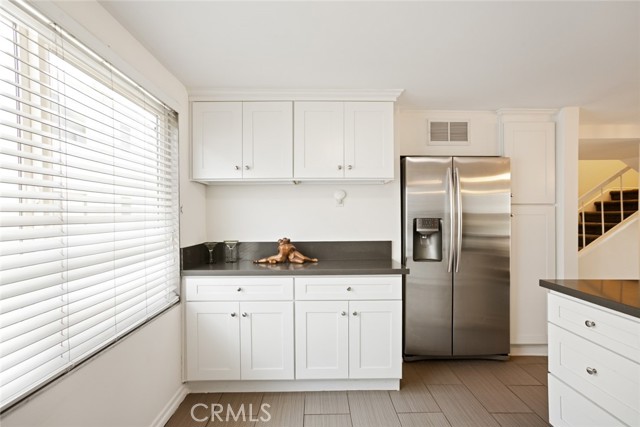 4405 W Sarah Street, Burbank CA: https://media.crmls.org/medias/462f98b1-034a-4697-90f9-c3db16767d30.jpg