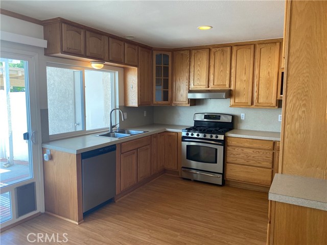 8 Springfield Irvine, California Upgraded two level home in heritage park. Remodeled Kitchen, Ceiling Fans, Laminate Floors, Dual Pane windows. Decent Size Rear Patio, Great Location Walking Distance To Neighborhood Park With Tot Lot, Poo And Spa.