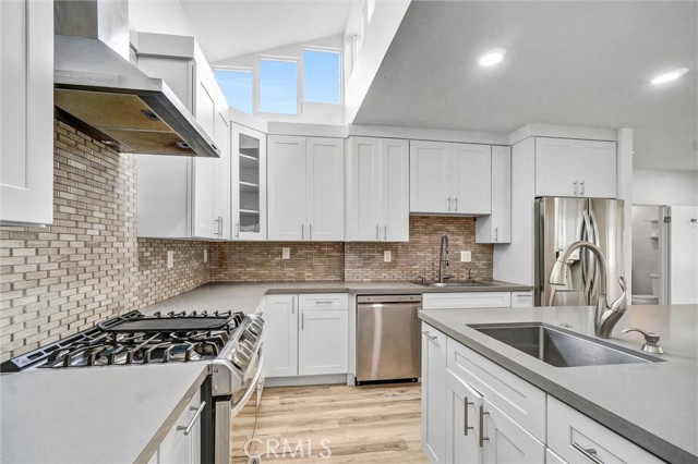 2321 Locust Avenue, Long Beach CA: https://media.crmls.org/medias/462fe48f-4165-4874-8ce7-a1426668601d.jpg