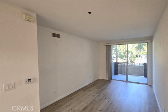 Detail Gallery Image 7 of 24 For 7551 Jordan #108,  Canoga Park,  CA 91303 - 3 Beds | 2/1 Baths