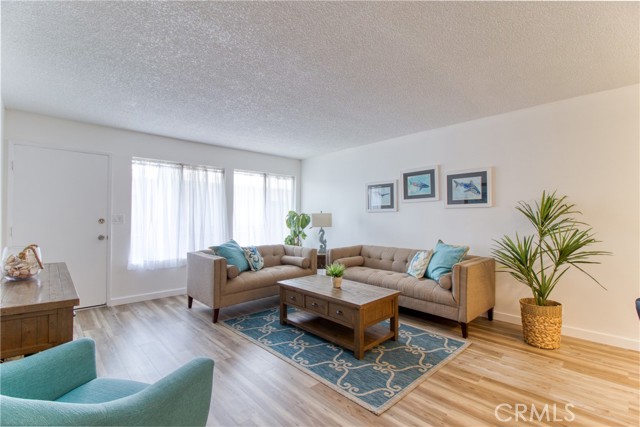 Detail Gallery Image 3 of 29 For 5500 Ackerfield Ave #307,  Long Beach,  CA 90805 - 1 Beds | 1 Baths