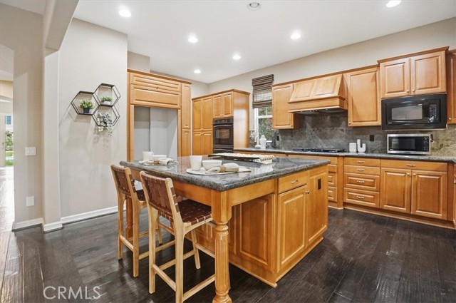 Detail Gallery Image 4 of 75 For 8651 Edelweiss, Corona,  CA 92883 - 4 Beds | 4/1 Baths