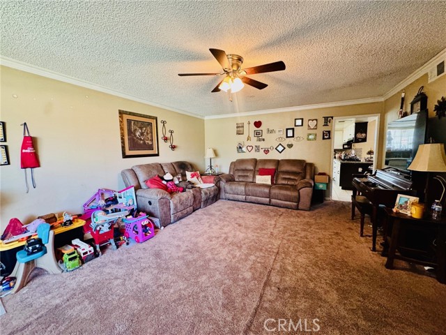 Detail Gallery Image 10 of 32 For 3208 Sunview Dr, Bakersfield,  CA 93306 - 3 Beds | 2 Baths