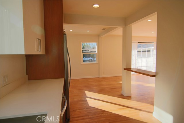 Detail Gallery Image 12 of 34 For 5434 Ventura Canyon Ave, Sherman Oaks,  CA 91401 - 3 Beds | 2 Baths