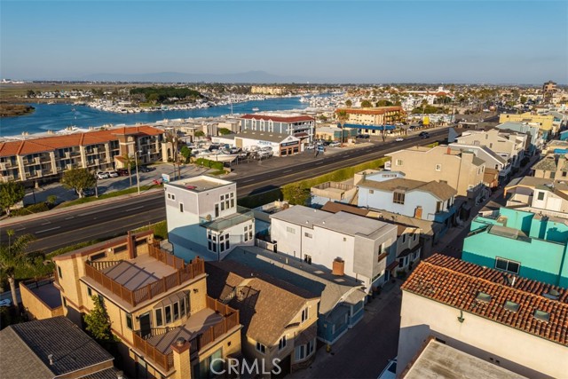 55 B Surfside Avenue, Surfside CA: https://media.crmls.org/medias/4634b07c-1dc8-4dca-a771-a95bfb7d88a2.jpg