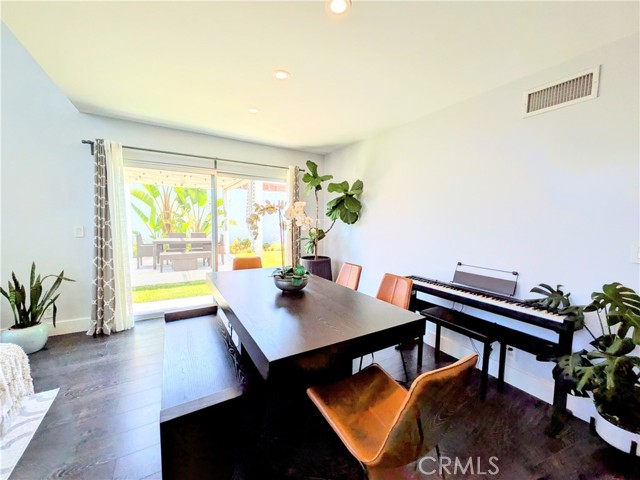 Detail Gallery Image 5 of 17 For 20291 Bancroft Cir, Huntington Beach,  CA 92646 - 4 Beds | 2/1 Baths