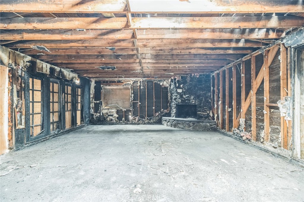 https://media.crmls.org/medias/463595ed-e4eb-4b96-8c6a-b8b6a2023d90.jpg?preset=X-Large