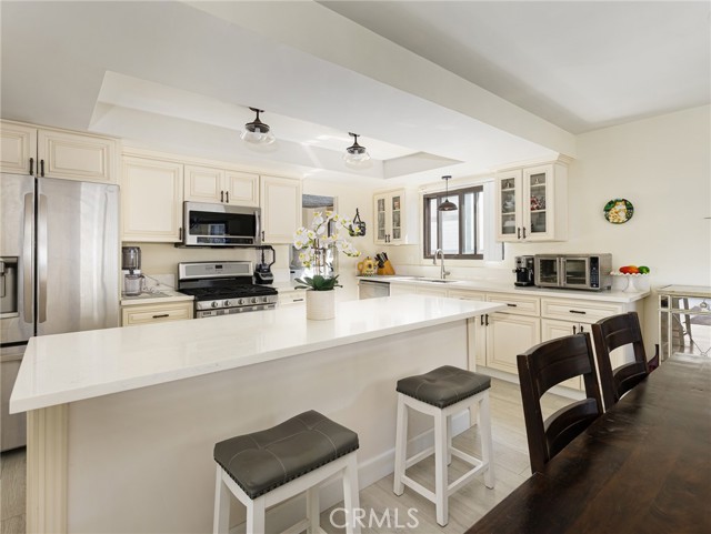 Detail Gallery Image 5 of 14 For 212 E Imperial Ave #E,  El Segundo,  CA 90245 - 3 Beds | 2 Baths