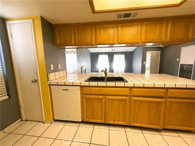 Detail Gallery Image 7 of 24 For 1708 Payne Dr, Arvin,  CA 93203 - 4 Beds | 2 Baths