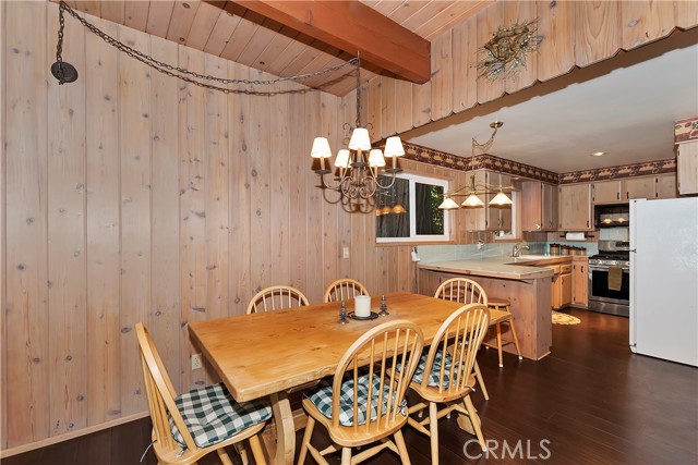 Detail Gallery Image 9 of 49 For 225 Fremont Rd, Lake Arrowhead,  CA 92352 - 3 Beds | 2 Baths