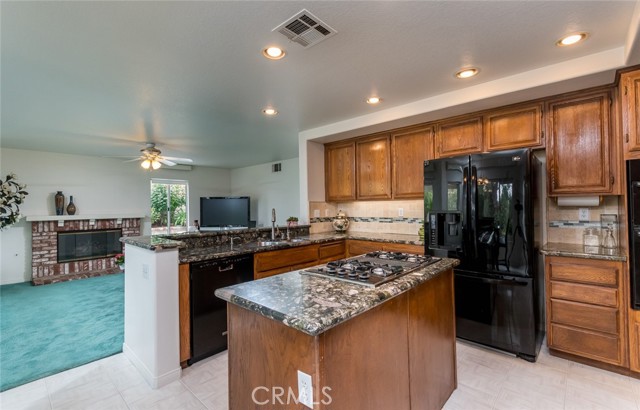 21714 Agajanian Lane, Saugus CA: https://media.crmls.org/medias/4637037b-3cc8-497c-ae27-2e66d2c883db.jpg
