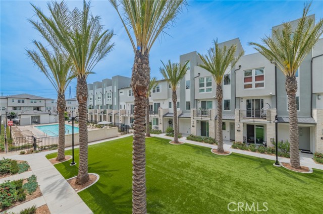 Front Image Thumbnail for CROC26080696