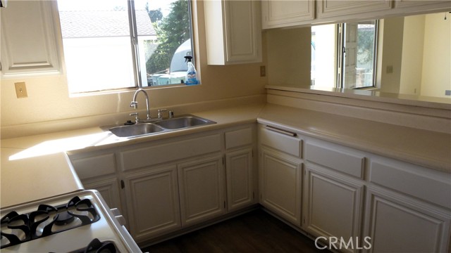 Detail Gallery Image 6 of 15 For 3629 148th Pl #C,  Hawthorne,  CA 90250 - 2 Beds | 2 Baths