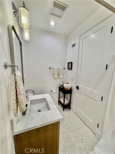 Detail Gallery Image 27 of 43 For 2621 Gates Ave #B,  Redondo Beach,  CA 90278 - 4 Beds | 3 Baths