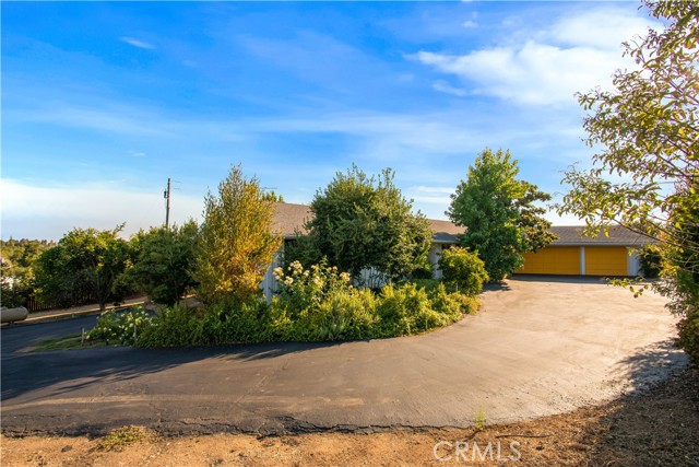711 Tumble Creek Lane, Fallbrook CA: https://media.crmls.org/medias/4638b13f-c261-4dee-a34f-b06881c25dba.jpg