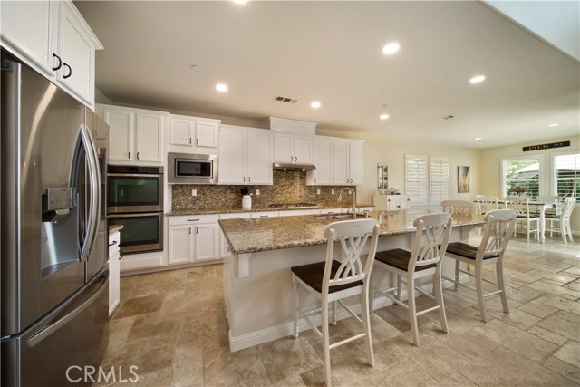 Detail Gallery Image 9 of 33 For 5572 Thoroughbred St, Oceanside,  CA 92057 - 4 Beds | 3/1 Baths