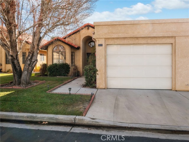 Detail Gallery Image 8 of 28 For 19033 Elm Dr, Apple Valley,  CA 92308 - 2 Beds | 2 Baths