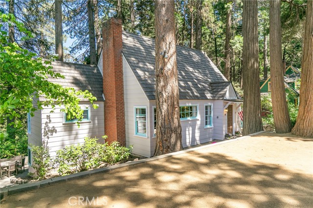 187 Cedar Circle Circle, Lake Arrowhead CA: https://media.crmls.org/medias/463a4a48-3cd8-48a1-bbfd-79dedc41f601.jpg