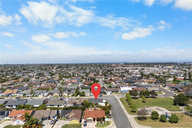 Detail Gallery Image 33 of 42 For 9662 Woodlawn Dr, Huntington Beach,  CA 92646 - 3 Beds | 2 Baths