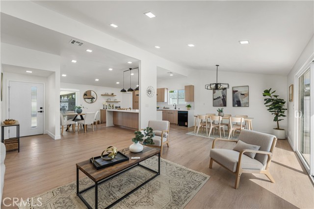 Detail Gallery Image 3 of 24 For 20656 Acre St, Winnetka,  CA 91306 - 3 Beds | 2 Baths