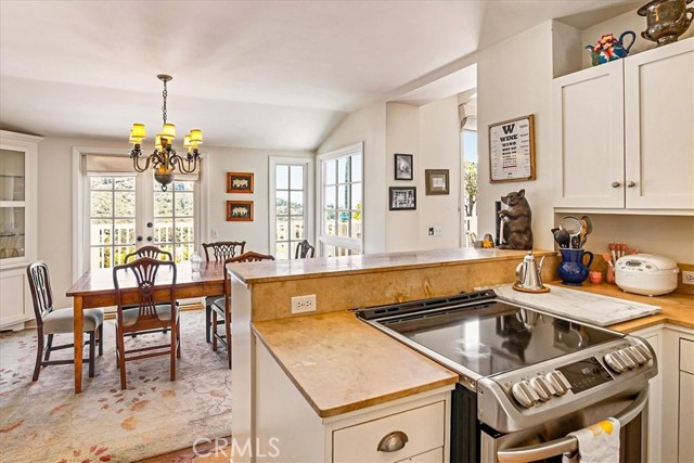 1078 Wykoff Way, Laguna Beach CA: https://media.crmls.org/medias/463c3890-4fec-466e-8f16-957b7c772aaf.jpg