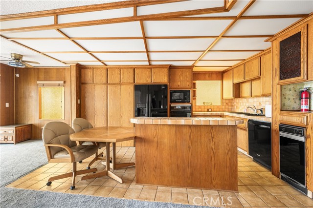 1207 Seal Way, Seal Beach CA: https://media.crmls.org/medias/463c8306-5f9b-47cc-b84b-9ee3b8d9f130.jpg