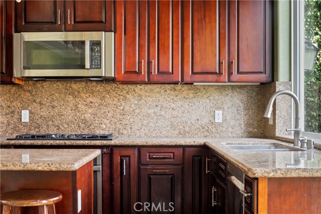 Detail Gallery Image 15 of 66 For 406 N Fairview, Burbank,  CA 91505 - 5 Beds | 4/1 Baths